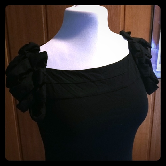 Cynthia Rowley Dresses & Skirts - Cynthia Rowley knit shoulder detail dress